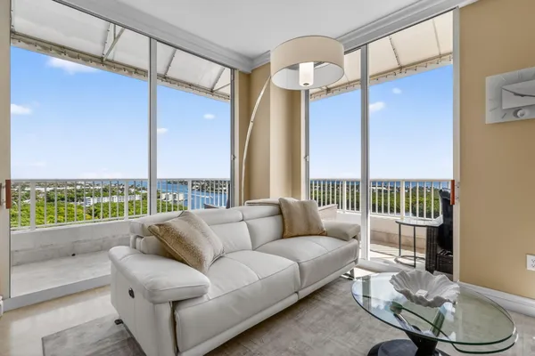 $7,500 | 700 East Boynton Beach Boulevard, Unit PH 2, Boynton Beach, FL 33435