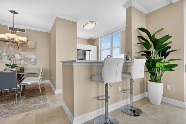 $7,500 | 700 East Boynton Beach Boulevard, Unit PH 2, Boynton Beach, FL 33435