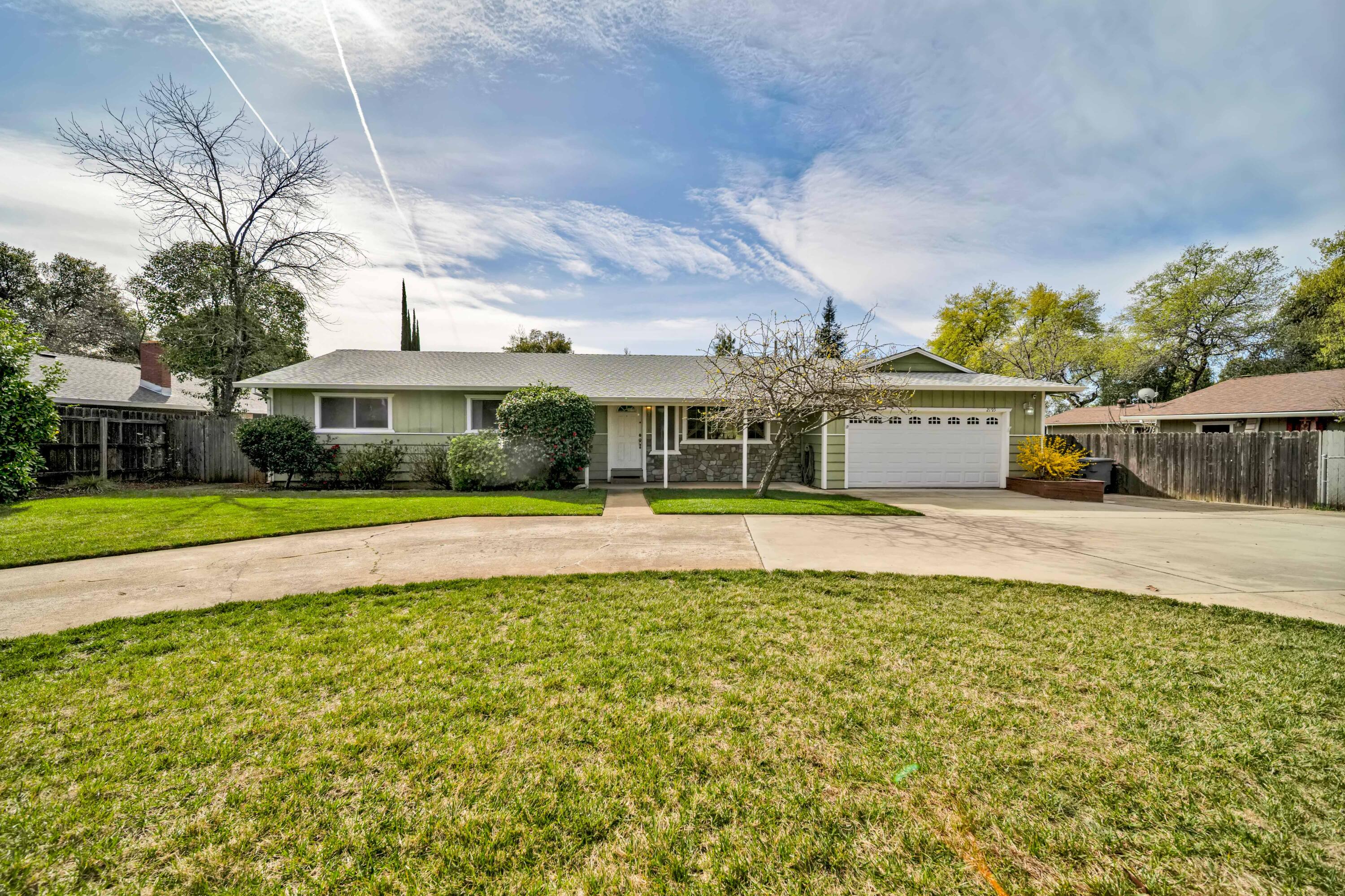2195 Rancho Road Redding, CA 96002 - Photo 1 of 47 a front view of house with yard and green space