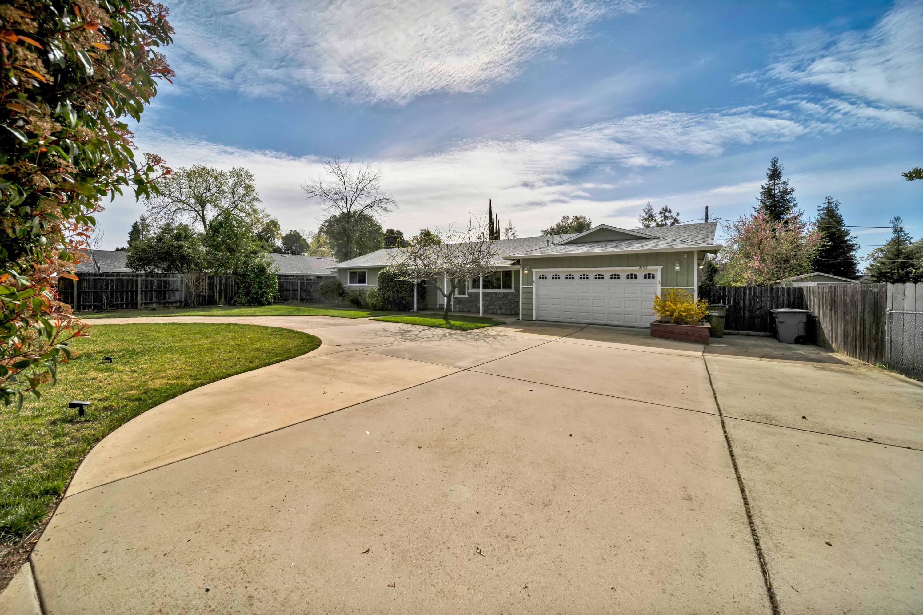 2195 Rancho Road Redding, CA 96002 - Photo 4 of 47 a view of a terrace with yard