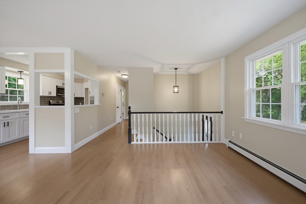 385 River Road Uxbridge, MA 01569 - Photo 8 of 34