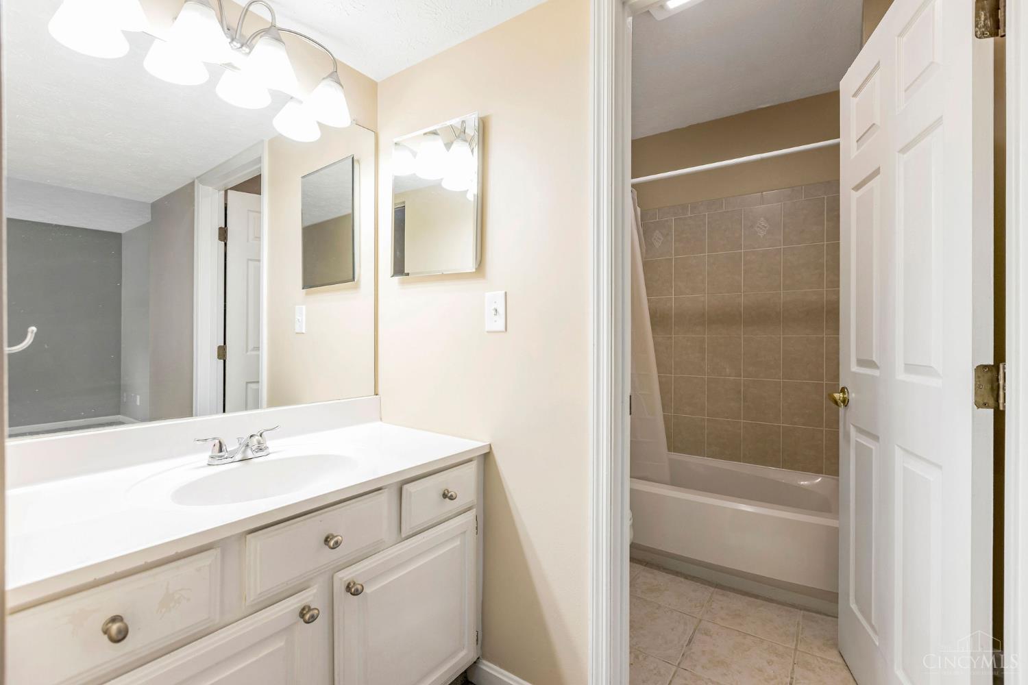 10555 Montgomery Road, Unit 77 Montgomery, OH 45242 - Photo 37 of 54