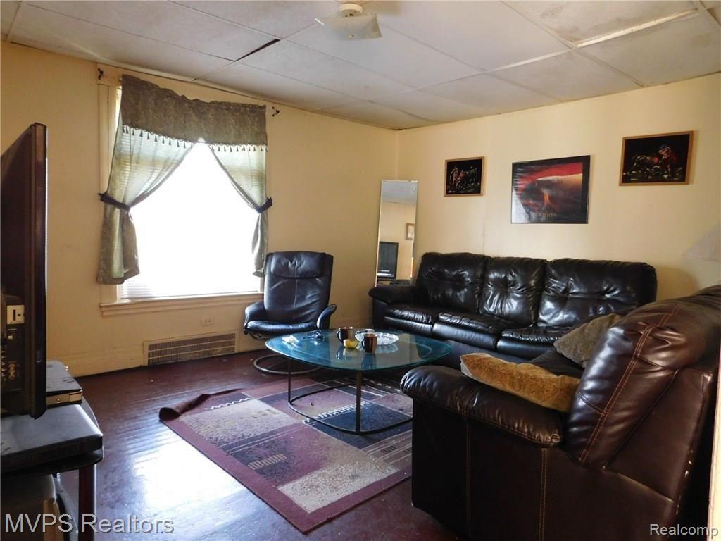 2242 Fischer Street Detroit, MI 48214 - Photo 2 of 4
