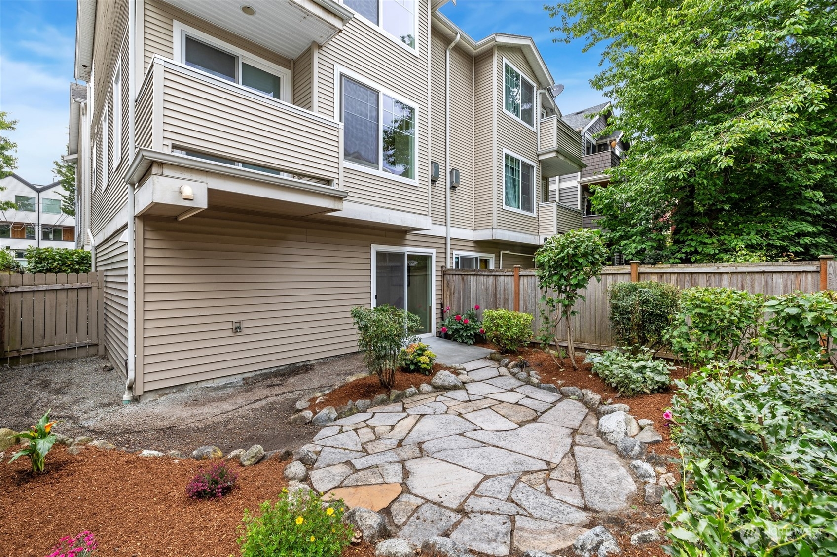 8548 Midvale Avenue North, Unit A Seattle, WA 98103 - Photo 28 of 30 Gallery Image 28
