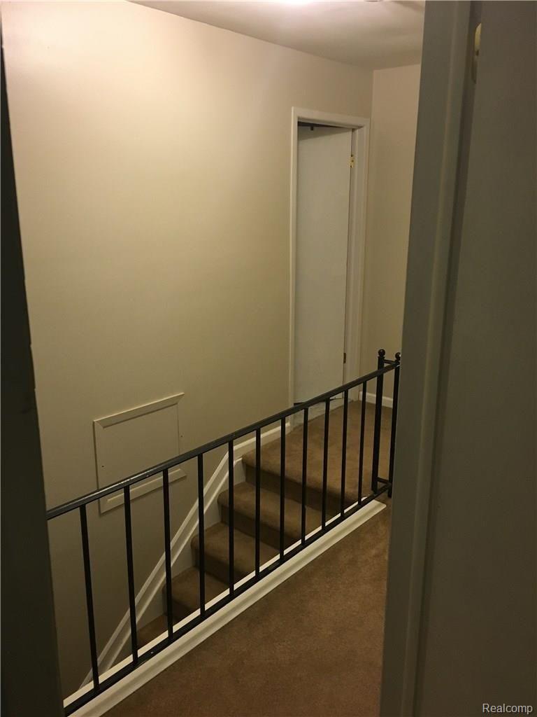 1467 Carriage Lane Rochester, MI 48306 - Photo 17 of 28 Upstairs Hall.jpg