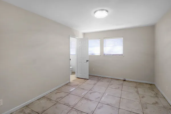 $3,000 | 5554 Beechnut Street, Houston, TX 77096