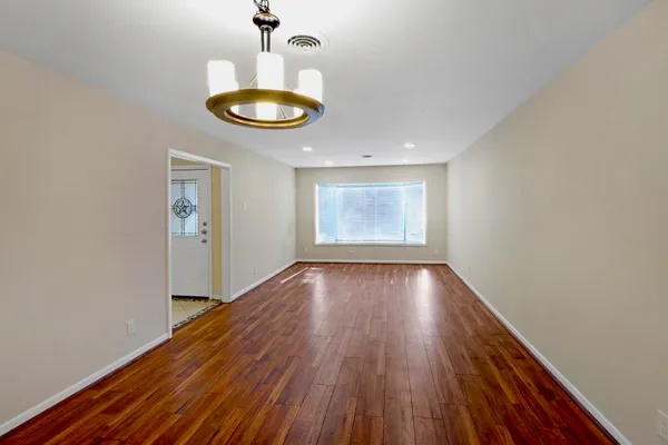 $3,000 | 5554 Beechnut Street, Houston, TX 77096