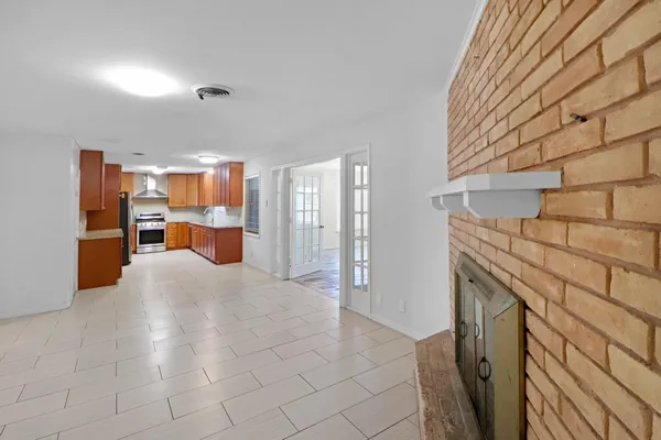 $3,000 | 5554 Beechnut Street, Houston, TX 77096