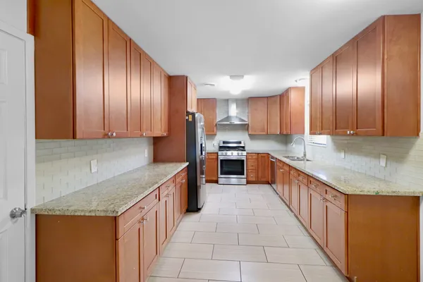 $3,000 | 5554 Beechnut Street, Houston, TX 77096