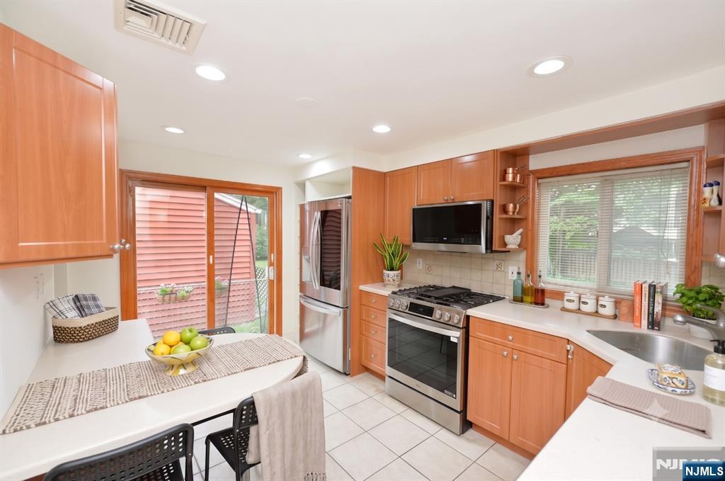 1-06 Lambert Road Fair Lawn, NJ 07410 - Photo 6 of 30