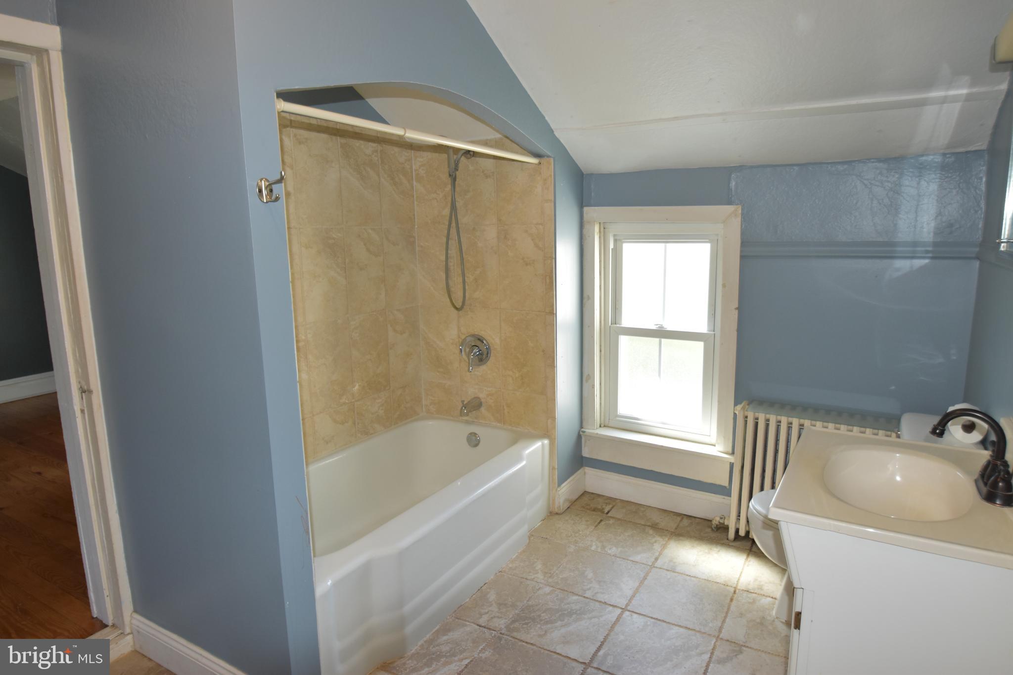 860 California Road Quakertown, PA 18951 - Photo 68 of 74 Tub/shower
