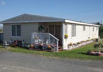 181 Schut Road, Unit 8 Moxee, WA 98936 - Photo 1 of 20 a front view of a house with garden