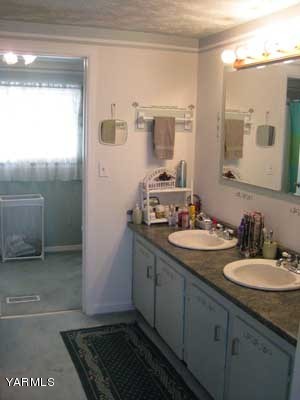 181 Schut Road, Unit 8 Moxee, WA 98936 - Photo 12 of 20 a bathroom with a sink and a mirror