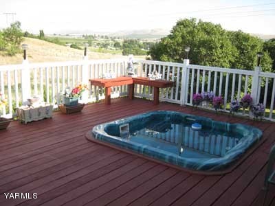181 Schut Road, Unit 8 Moxee, WA 98936 - Photo 14 of 20 a view of balcony with wooden floor and seating space