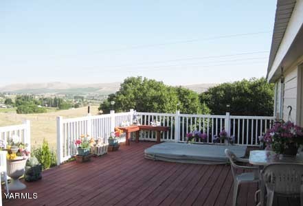 181 Schut Road, Unit 8 Moxee, WA 98936 - Photo 15 of 20 swimming pool view with a seating space