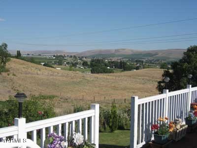 181 Schut Road, Unit 8 Moxee, WA 98936 - Photo 16 of 20 a view of a lake from a balcony