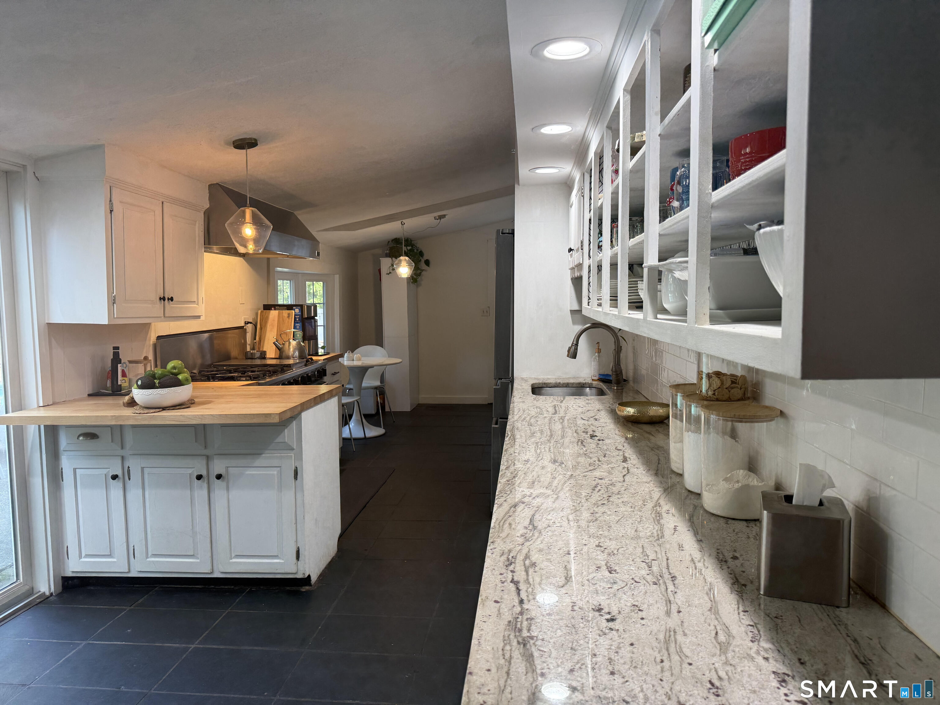 2196 North Benson Road Fairfield, CT 06824 - Photo 9 of 22 Gallery Image 9