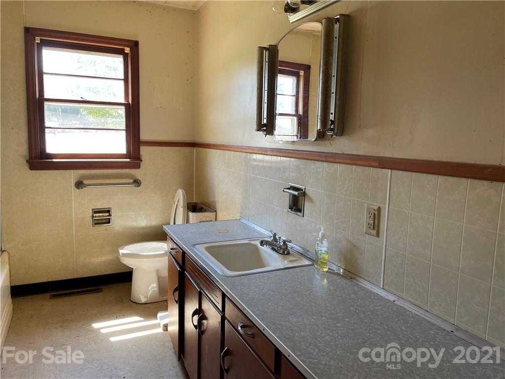 1207 Rock Barn Road Northeast Conover, NC 28613 - Photo 24 of 40 Gallery Image 24