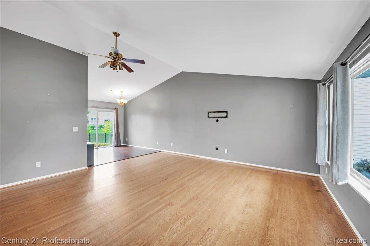 53611 County Line Road New Baltimore, MI 48047 - Photo 14 of 29 14-DSC_2995.jpg