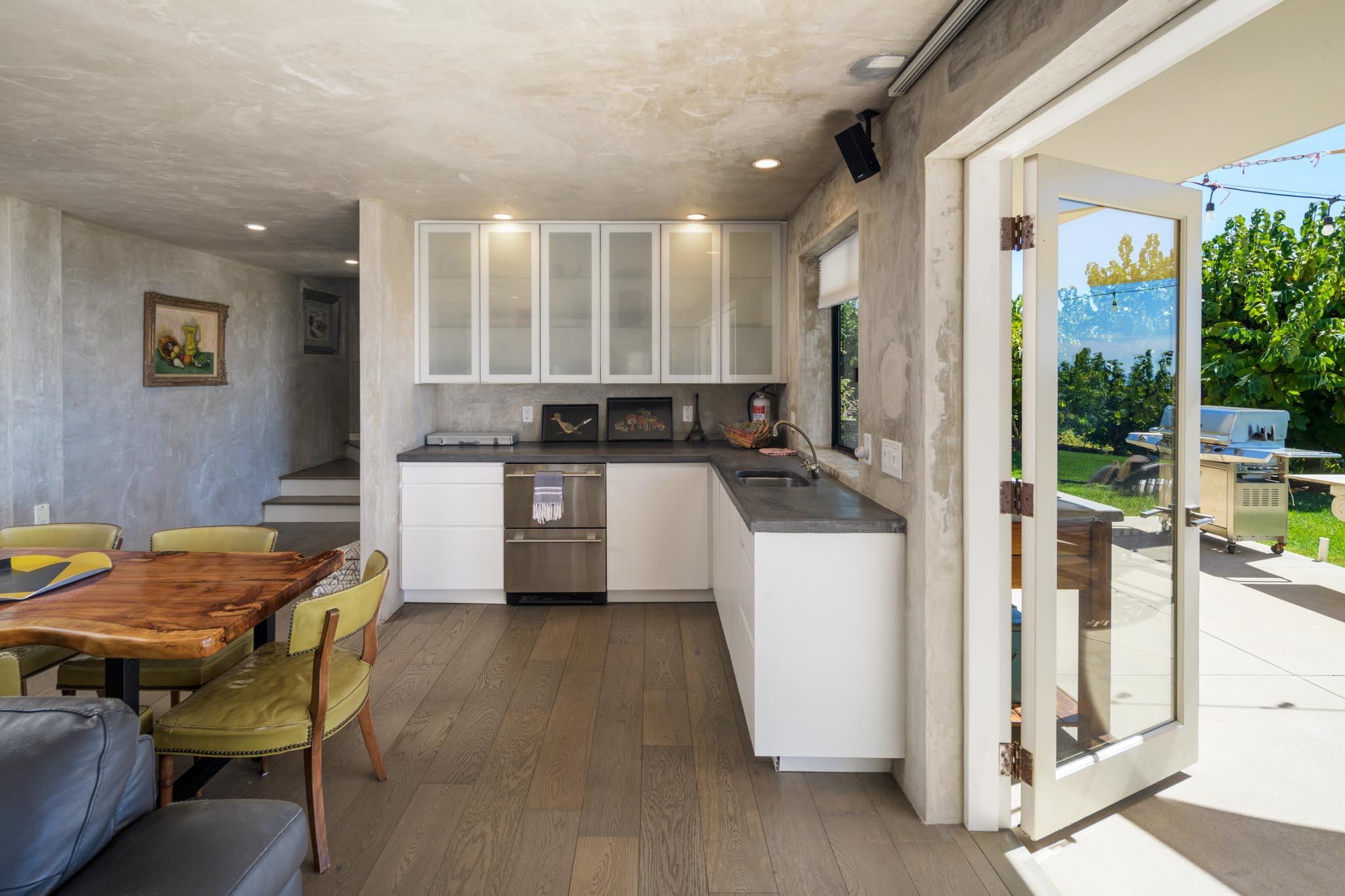 7401 Shepard Mesa Road Carpinteria, CA 93013 - Photo 24 of 29 Built-in Bar
