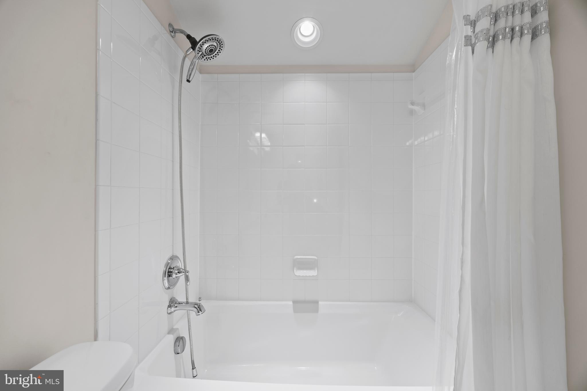 9175 Bealls Farm Road Frederick, MD 21704 - Photo 33 of 53 Hall Bath Tub/Shower