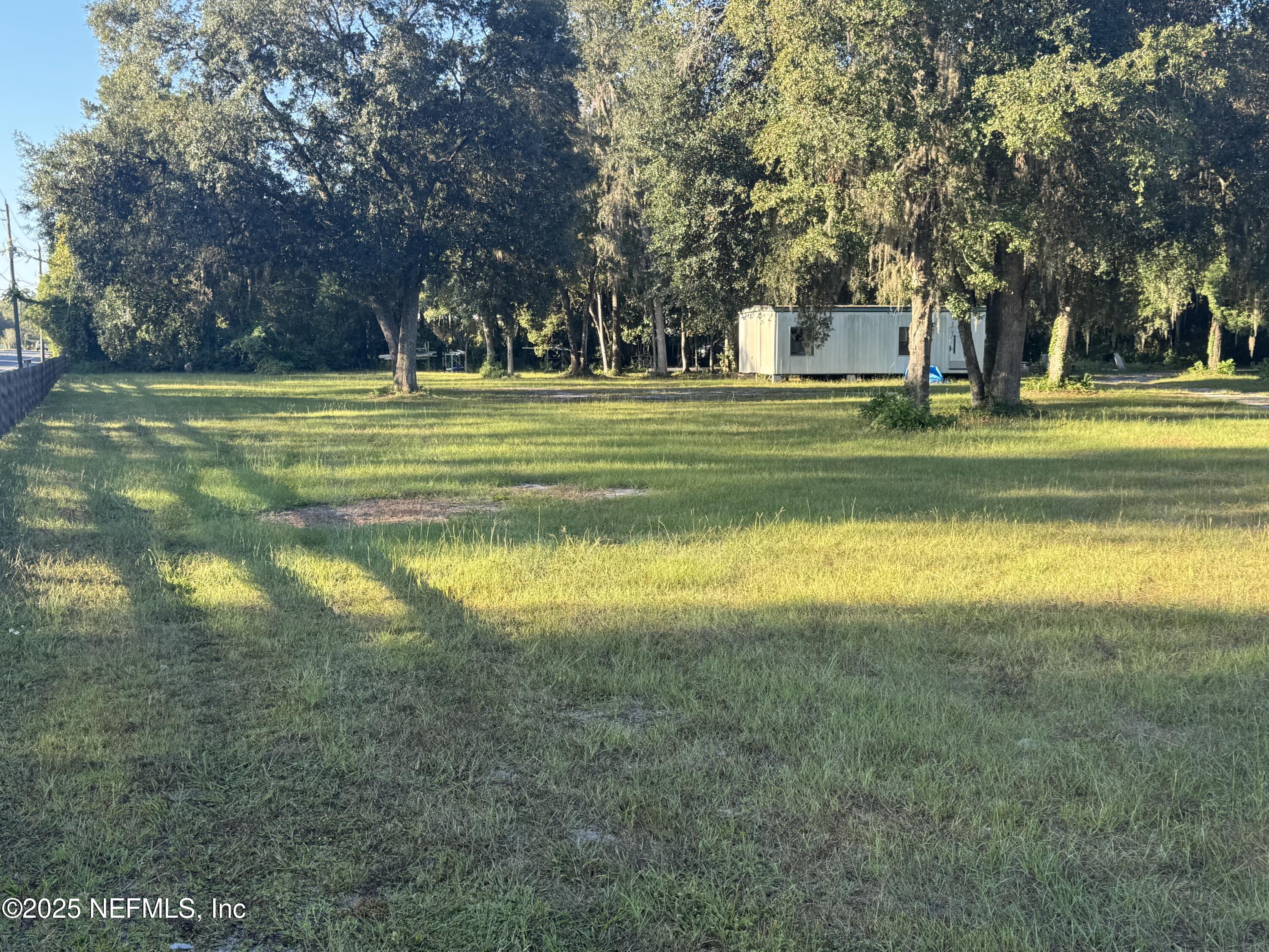 301 Northeast US Highway 301 Waldo, FL 32694 - Photo 14 of 56 a view of a volley ball court