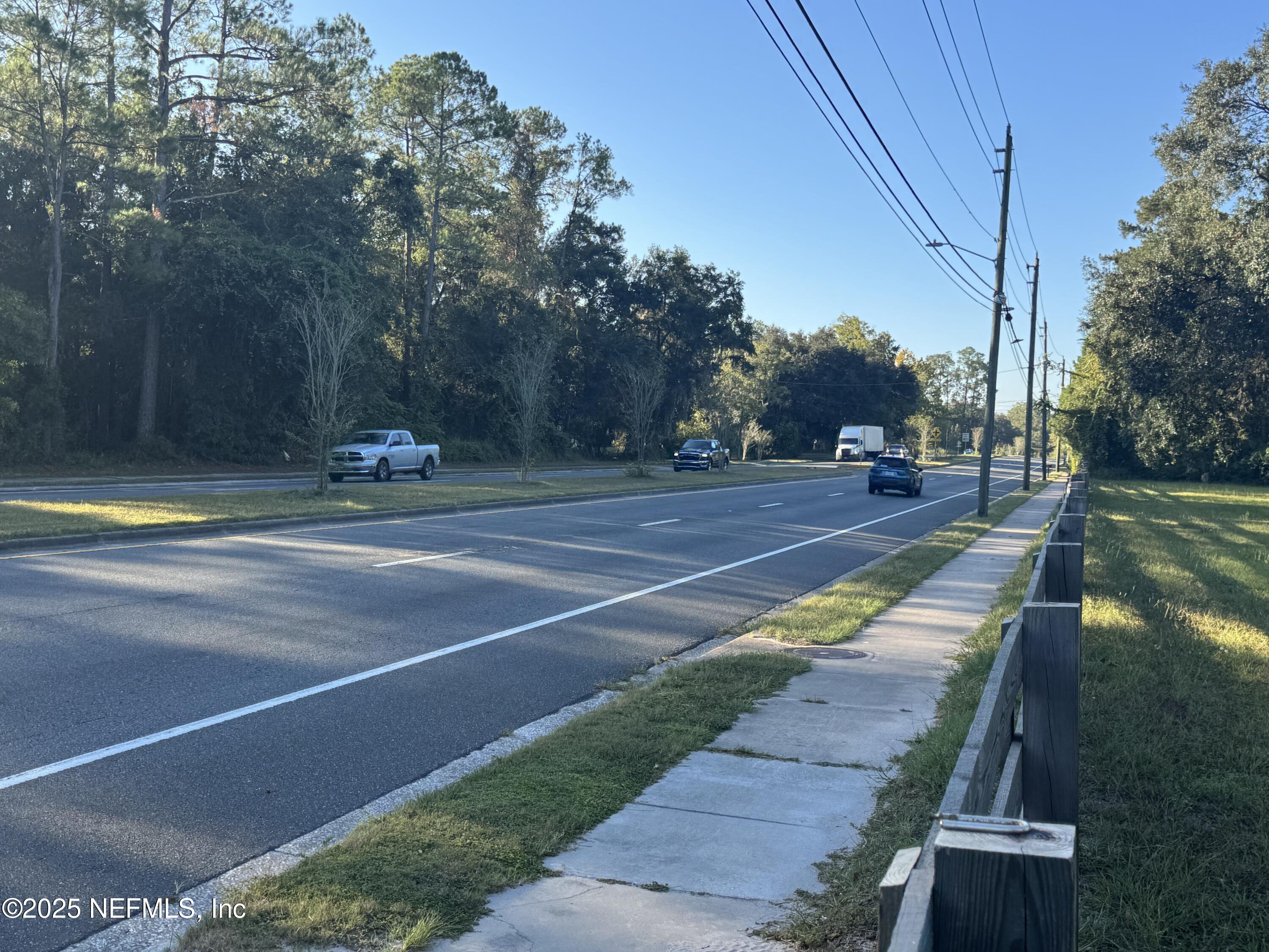 301 Northeast US Highway 301 Waldo, FL 32694 - Photo 27 of 56 a view of a tennis court