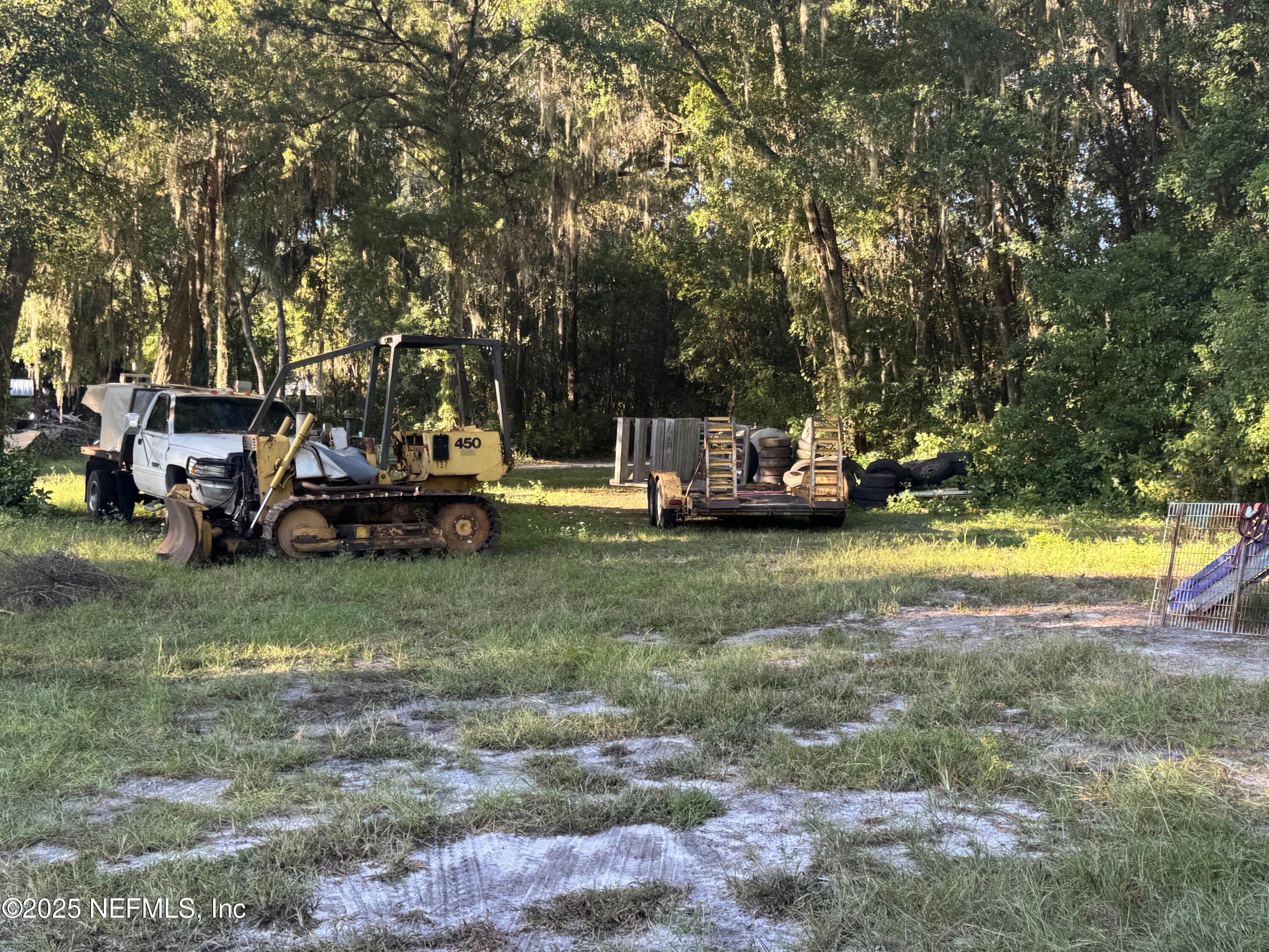 301 Northeast US Highway 301 Waldo, FL 32694 - Photo 32 of 56 a view of a house with a big yard