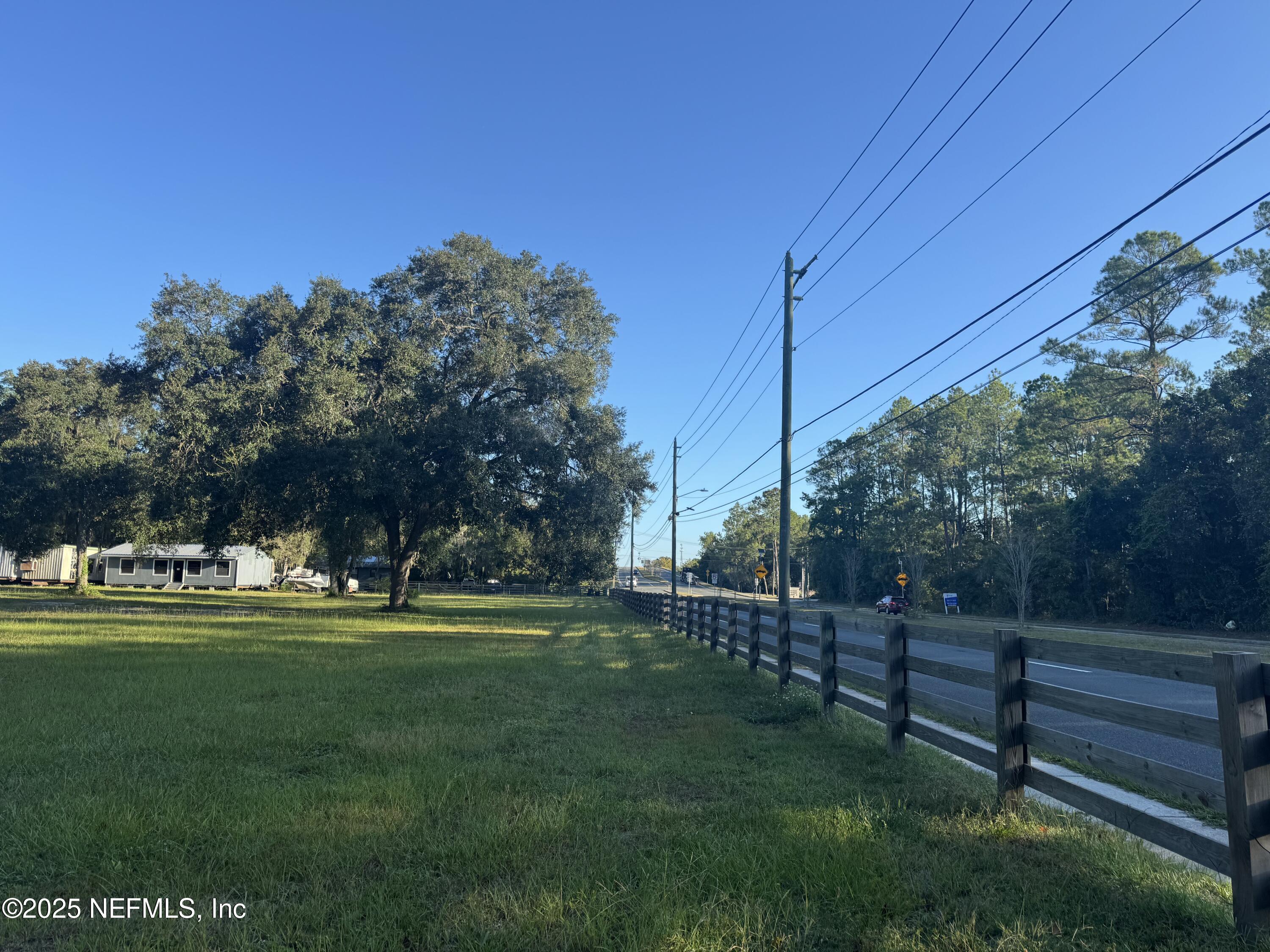 301 Northeast US Highway 301 Waldo, FL 32694 - Photo 4 of 56 a view of a park with large trees