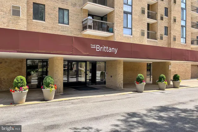 a view of a building with sitting area