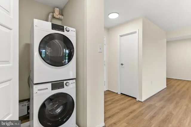 a view of a tennis court