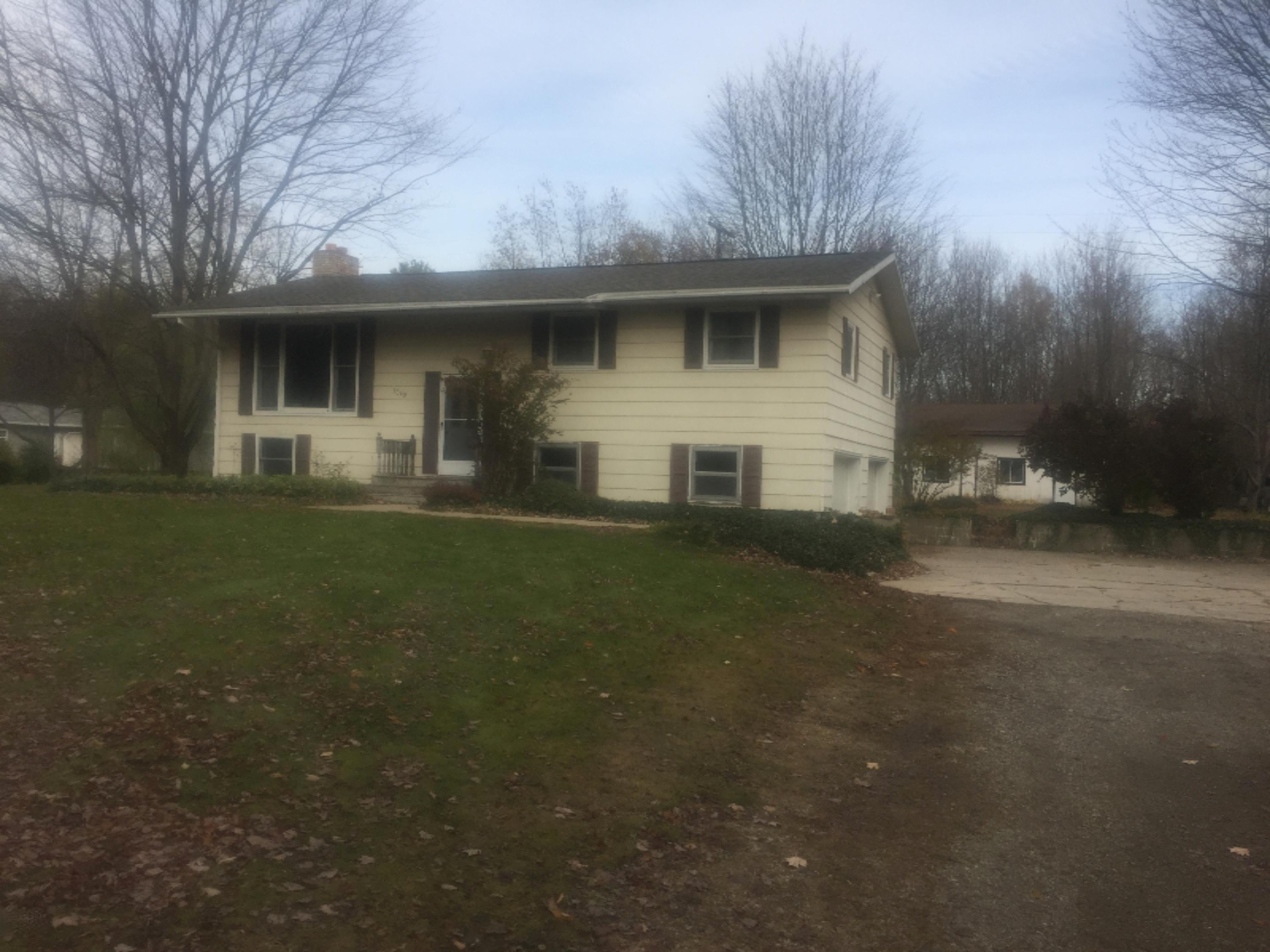 7040 Wilson Road Nunica, MI 49448 - Photo 2 of 20 IMG_2583