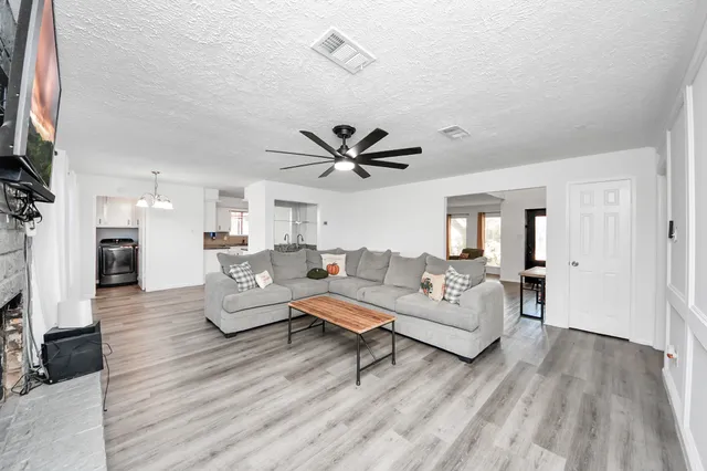 $318,000 | 10119 Sageglow Drive, Houston, TX 77089