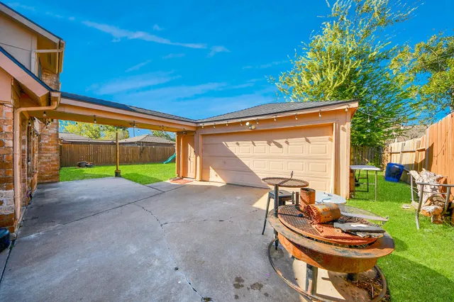 $318,000 | 10119 Sageglow Drive, Houston, TX 77089