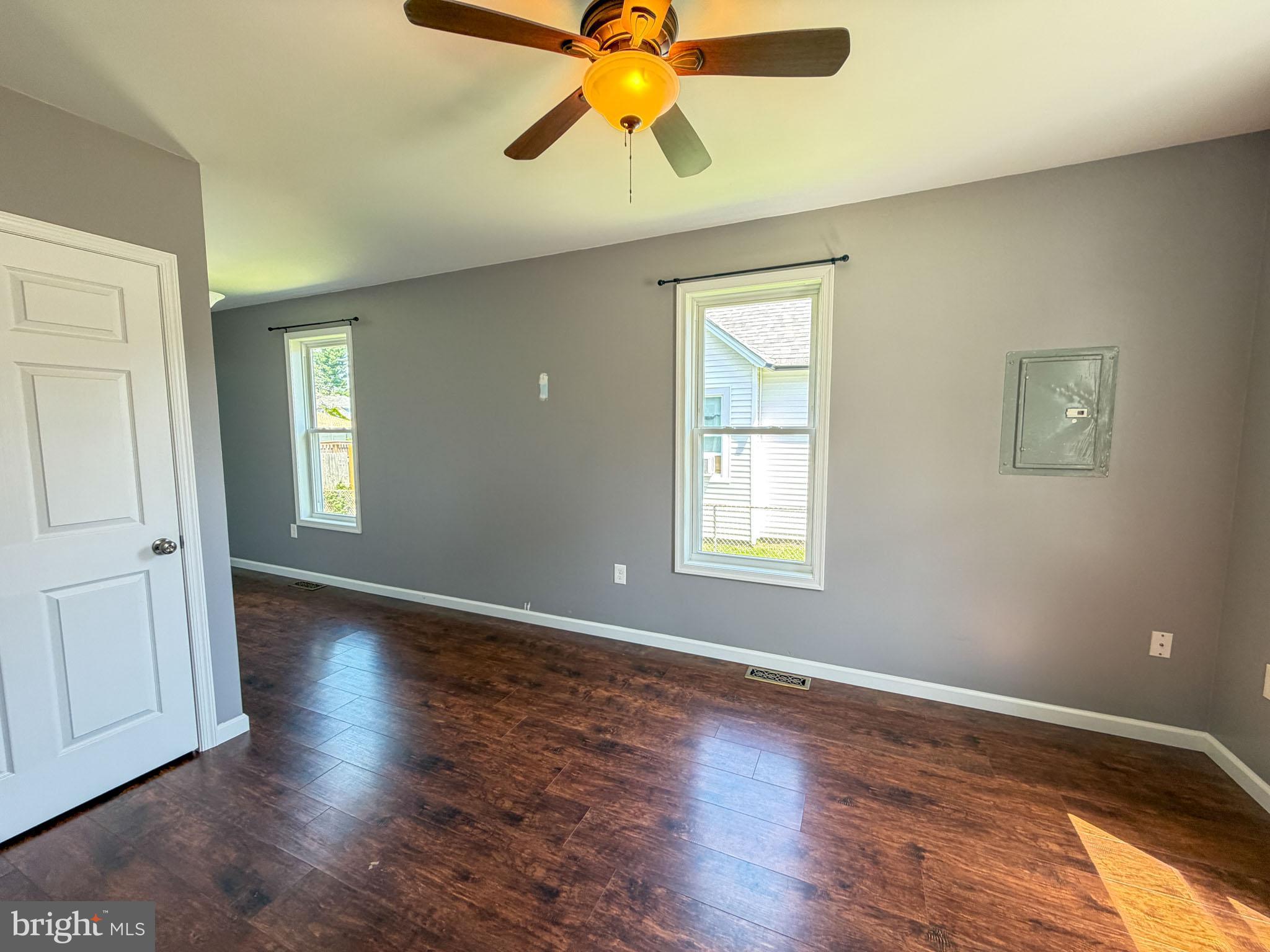 14 Broad Street Penns Grove, NJ 08069 - Photo 4 of 24