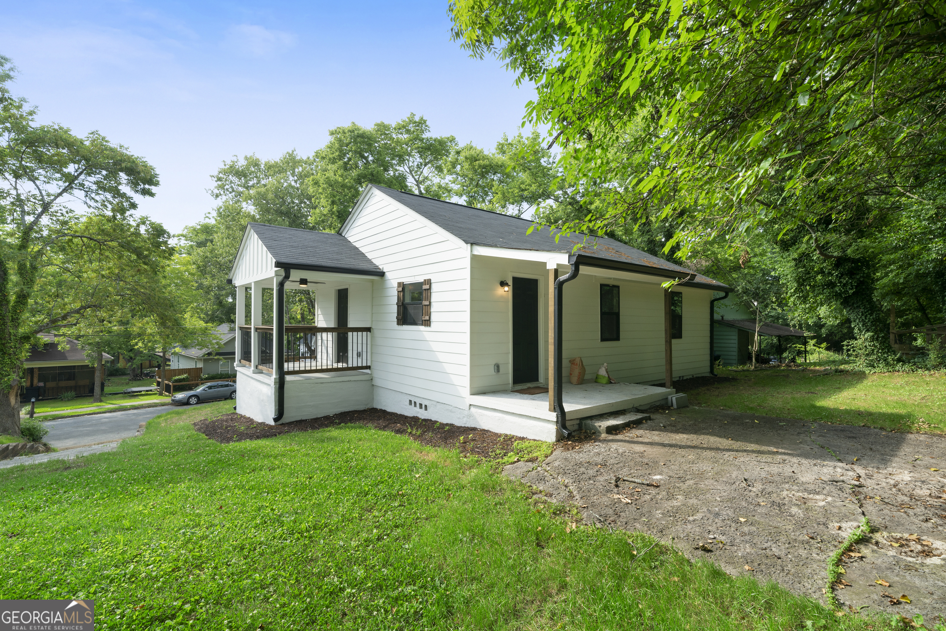 515 Harper Avenue Southwest Rome, GA 30161 - Photo 4 of 17 a view of a house with a yard and porch