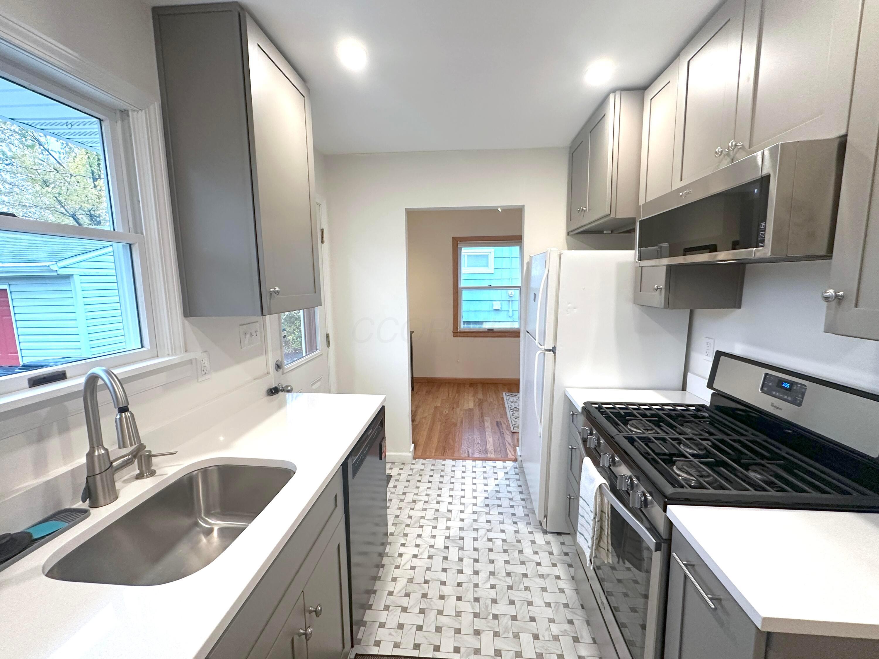 2443 Shrewsbury Road Upper Arlington, OH 43221 - Photo 6 of 15 IMG_0135