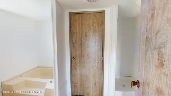 $2,000 | 12925 Highway 9W, West Coxsackie, NY 12192