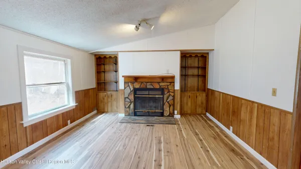 $2,000 | 12925 Highway 9W, West Coxsackie, NY 12192