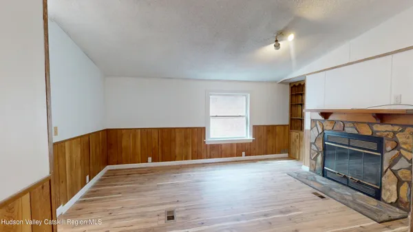 $2,000 | 12925 Highway 9W, West Coxsackie, NY 12192