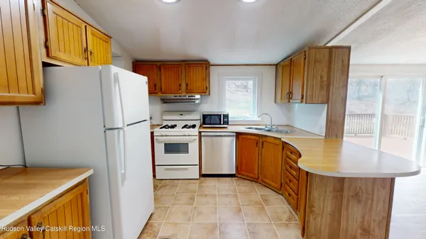 $2,000 | 12925 Highway 9W, West Coxsackie, NY 12192