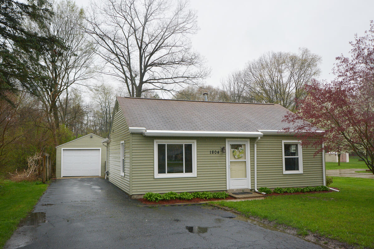 1804 Nazareth Road Kalamazoo, MI 49048 - Photo 1 of 23 1804Nazareth_01