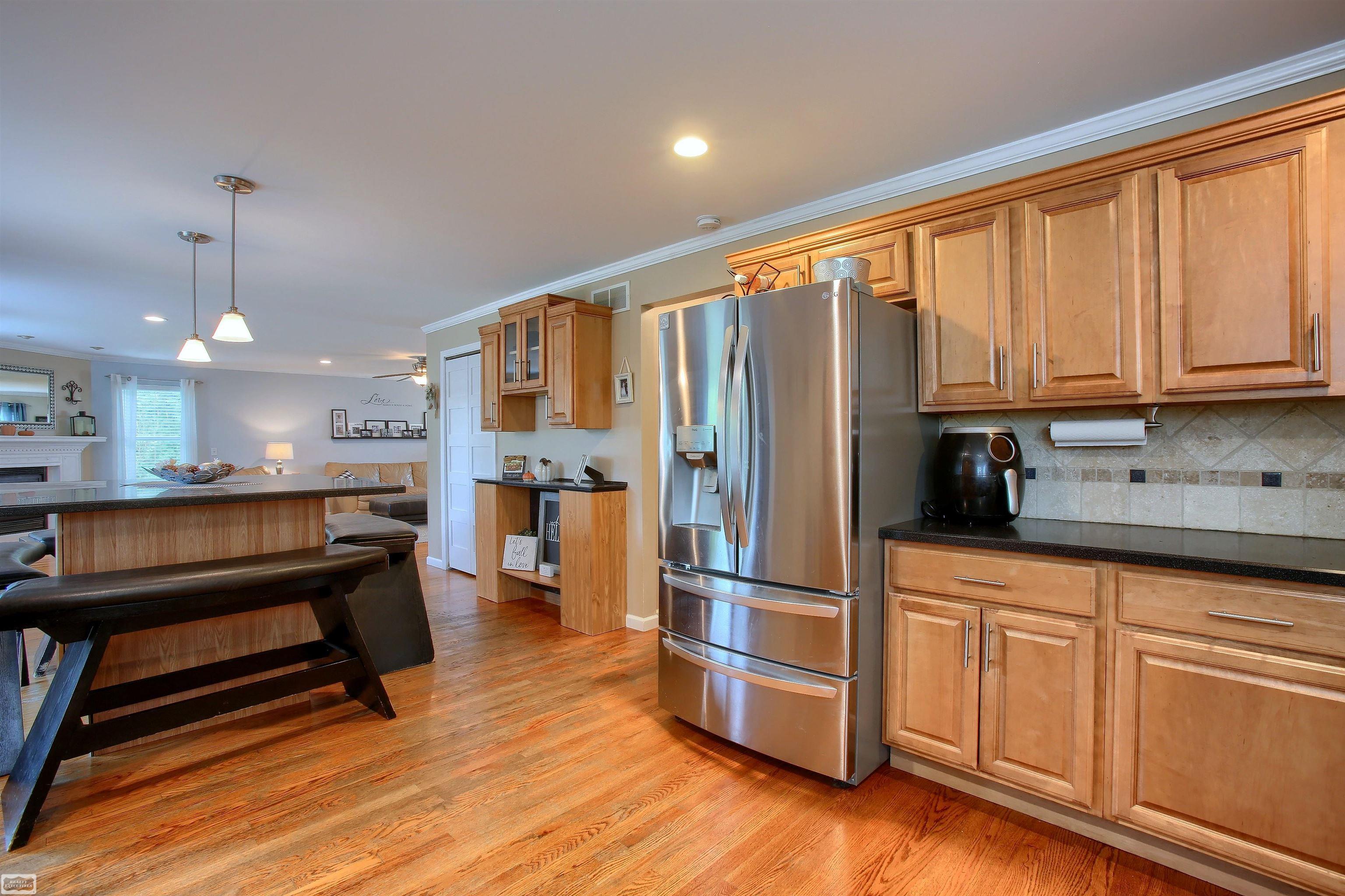 71237 Weeks Road Richmond, MI 48062 - Photo 9 of 60 50121889-8.JPG