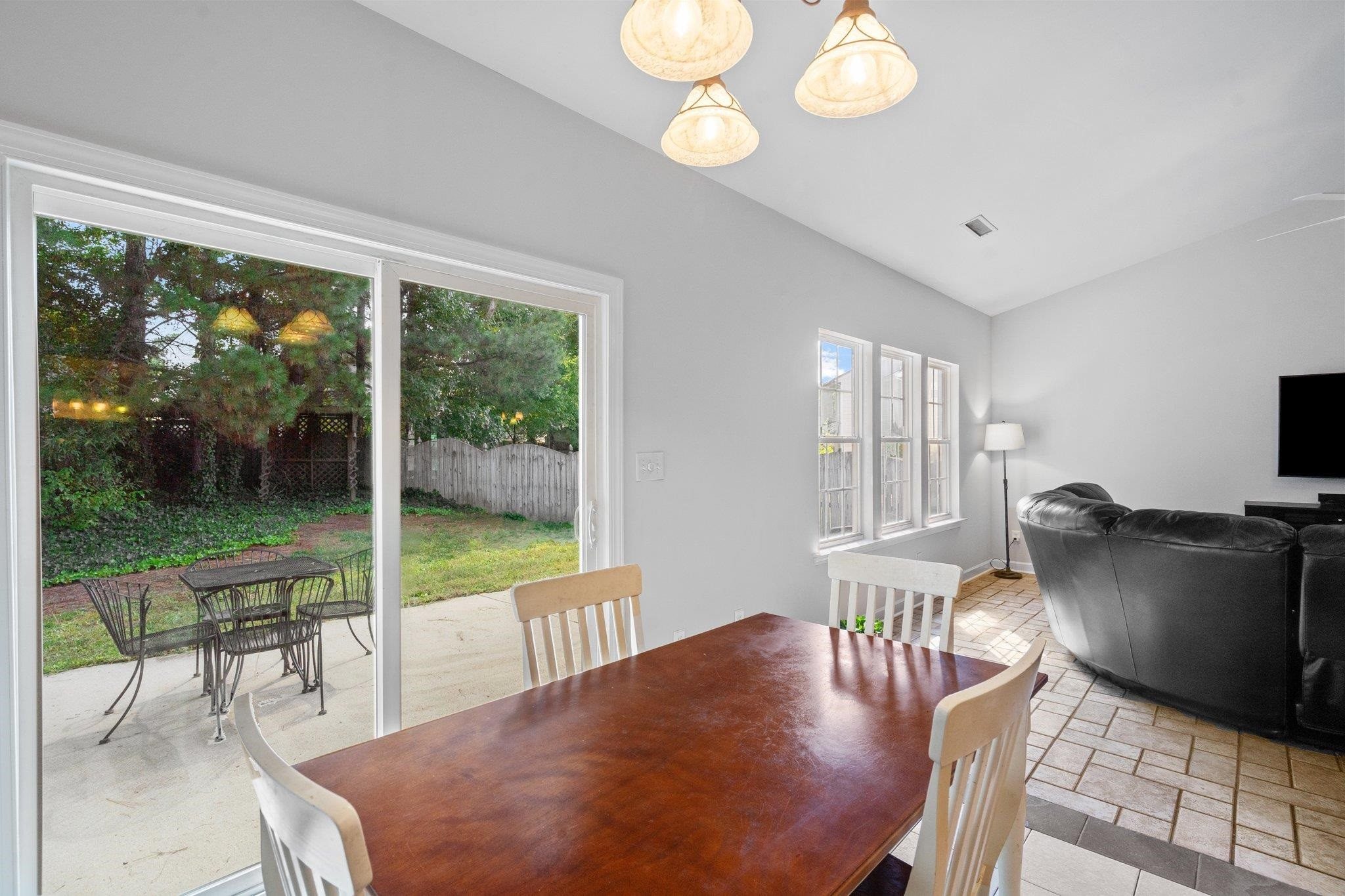 5600 Enoree Lane Raleigh, NC 27616 - Photo 17 of 42 Breakfast Area