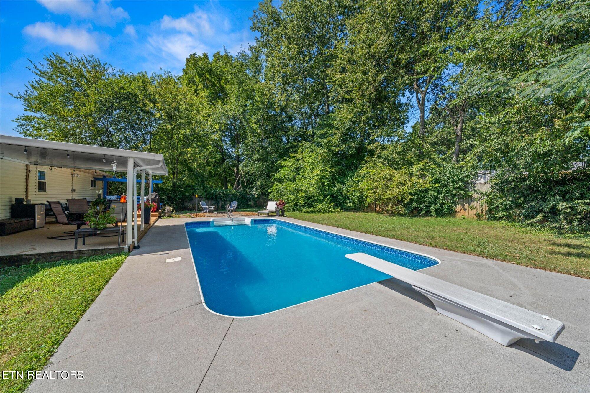 3009 Walridge Road Knoxville, TN 37921 - Photo 28 of 39 Pool deck