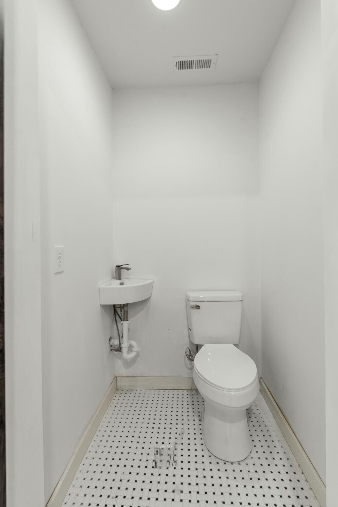 6416 Spring Place Road Southeast Cleveland, TN 37323 - Photo 12 of 28 a bathroom with a toilet