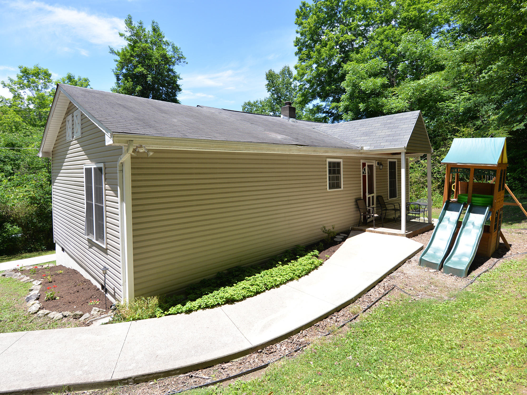 8640 Pedigo Road Powell, TN 37849 - Photo 15 of 15 8640 Pedigo 14
