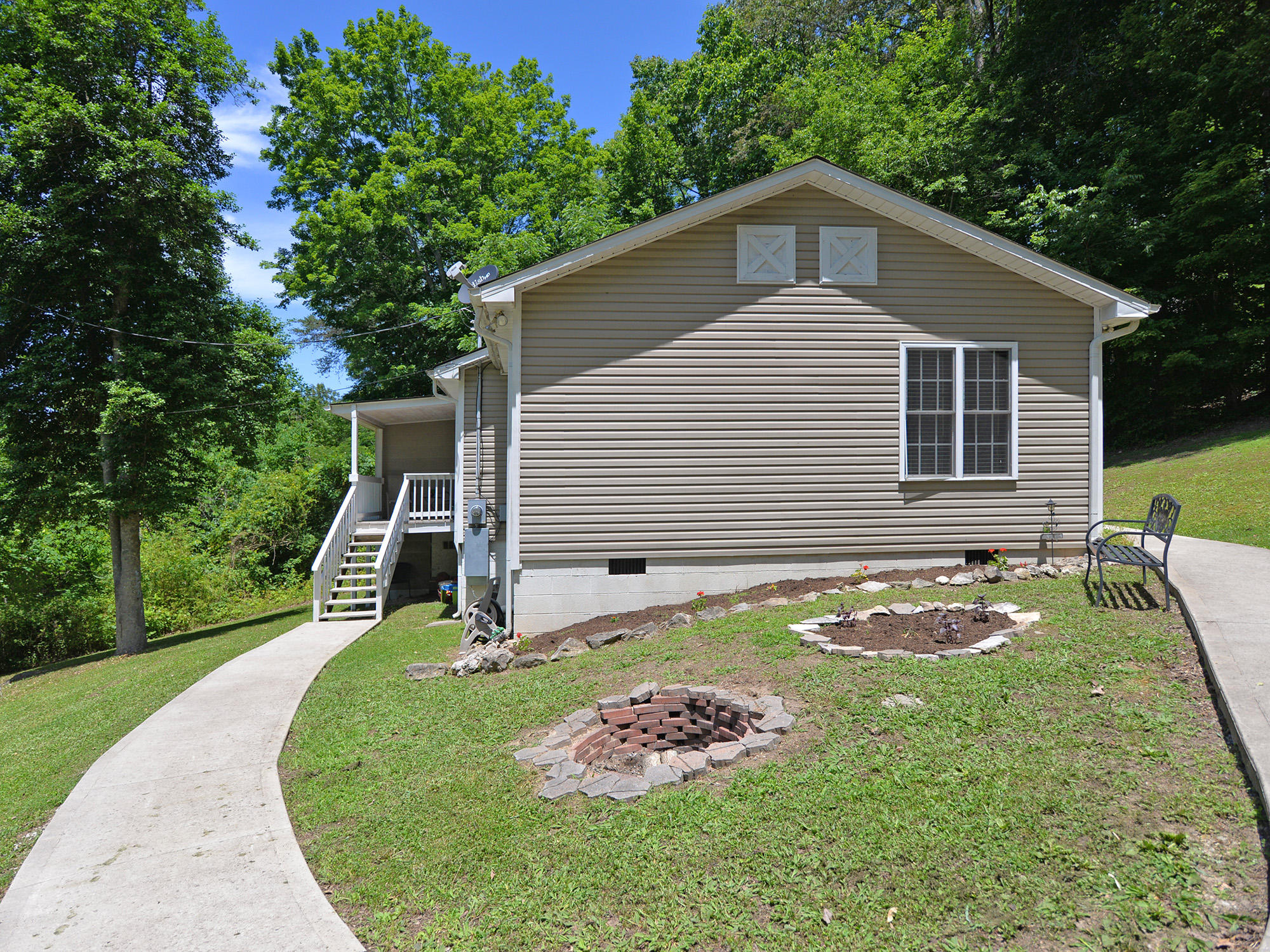 8640 Pedigo Road Powell, TN 37849 - Photo 3 of 15 8640 Pedigo 15
