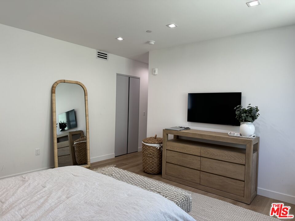 9842 Vidor Drive, Unit 402 Los Angeles, CA 90035 - Photo 13 of 23 a bedroom with a bed and a flat screen tv