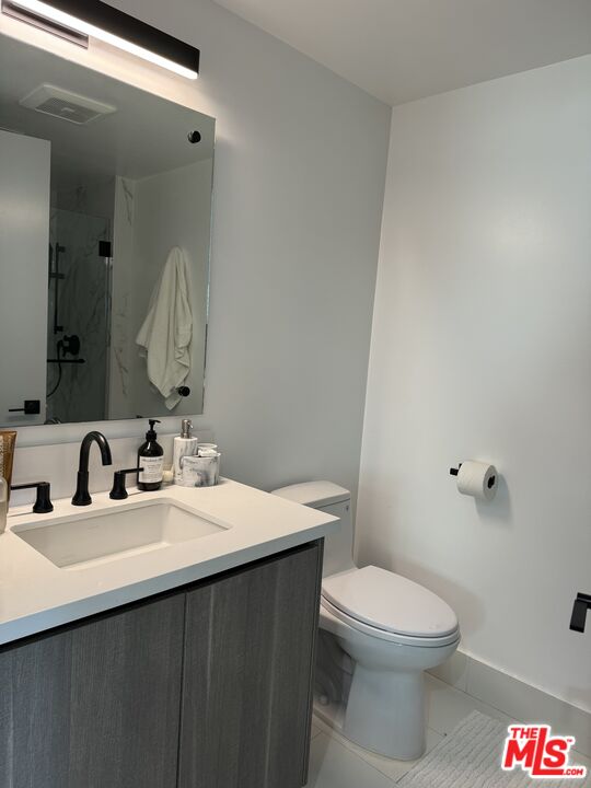 9842 Vidor Drive, Unit 402 Los Angeles, CA 90035 - Photo 10 of 23 a bathroom with a sink a toilet and a mirror